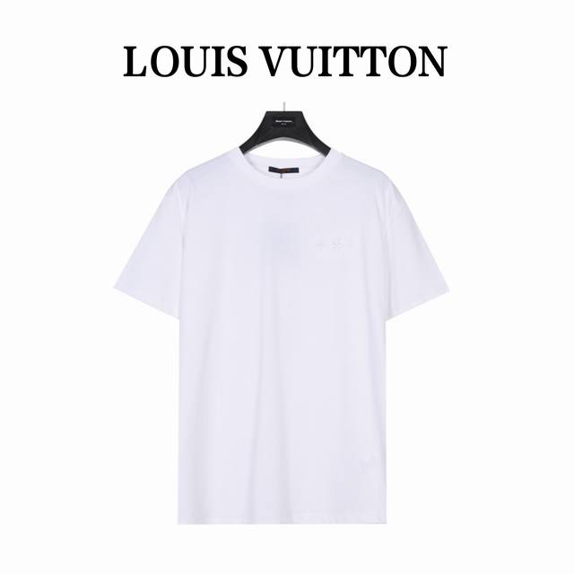 Louis Vuitton 路易威登 大logo老花破洞贴布刺绣短袖t恤 后背大logo是一大亮点 手工裁剪不规则破洞并采用贴布刺绣及logo字母刺绣 前幅胸口